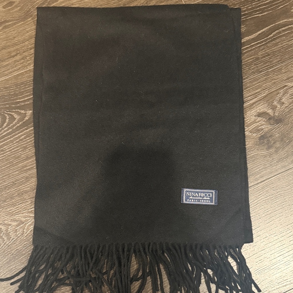 Nina Ricci Elegant Black Scarf